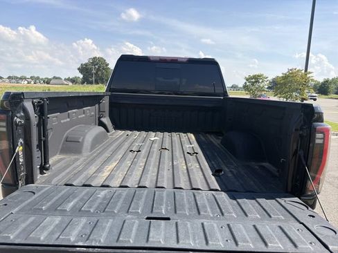 Used 2024 GMC Sierra 2500 AT4 w/ AT4 Preferred Package AWD/4WD image 18