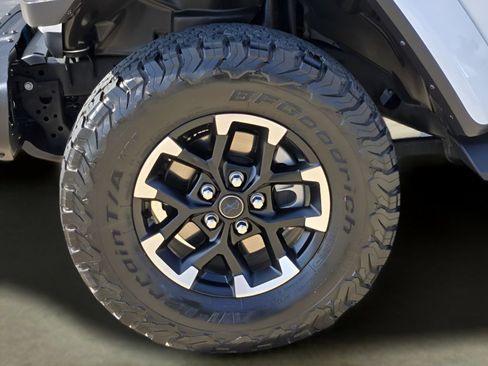 Used 2024 Jeep Wrangler Unlimited Rubicon 4xe AWD/4WD image 11