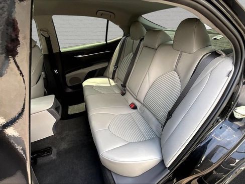 Used 2019 Toyota Camry SE FWD image 20