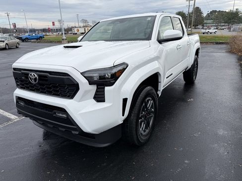 New 2025 Toyota Tacoma TRD Sport image 6