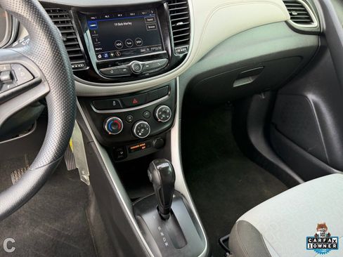 Used 2021 Chevrolet Trax LS image 23