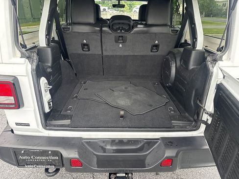 Used 2021 Jeep Wrangler Unlimited Sahara w/ Uconnect 4C Nav & Sound Group AWD/4WD image 12