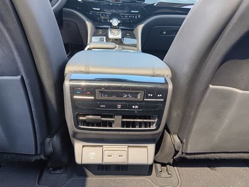 Used 2023 Acura MDX SH-AWD image 15