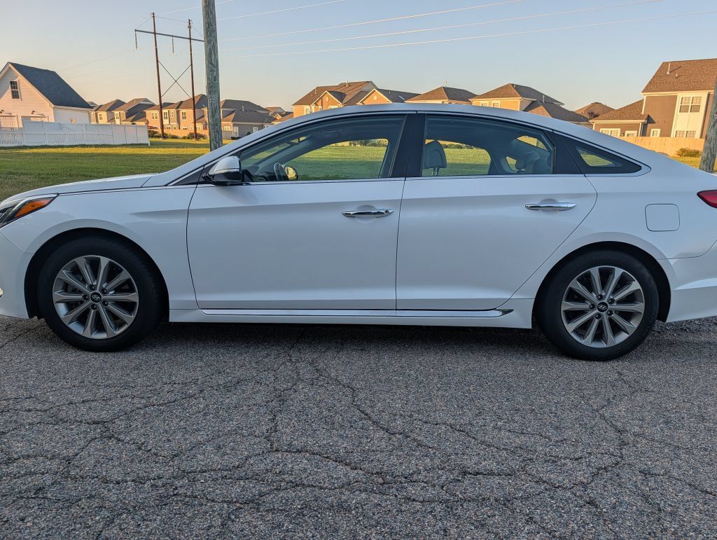 Used 2016 Hyundai Sonata Limited w/ Option Group 05 FWD image 2