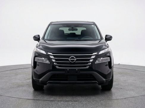 Used 2025 Nissan Rogue SV FWD image 2
