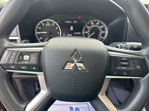 Used 2023 Mitsubishi Outlander ES AWD/4WD image 12