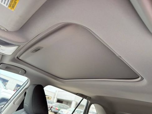 Used 2019 Toyota RAV4 XLE FWD image 16