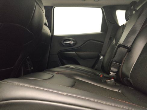 Used 2020 Jeep Cherokee Trailhawk w/ Comfort/Convenience Group AWD/4WD image 18