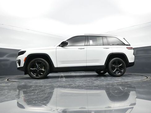Used 2023 Jeep Grand Cherokee Limited AWD/4WD image 43