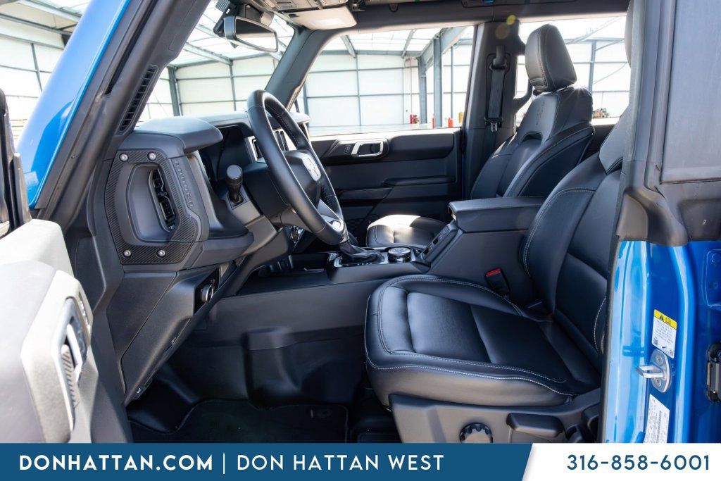 Used 2025 Ford Bronco Badlands AWD/4WD image 3