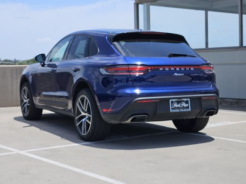 Certified 2026 Porsche Macan AWD/4WD image 3