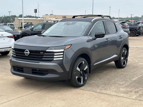 New 2026 Nissan Kicks SR image 2