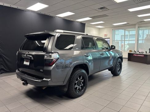 Used 2018 Toyota 4Runner SR5 Premium RWD image 3