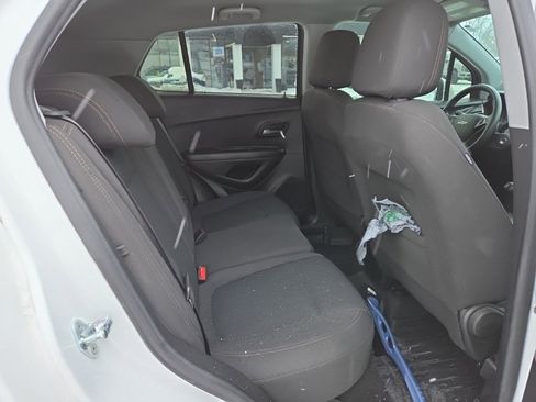 Used 2022 Chevrolet Trax LS w/ Tint and Cruise Package image 5