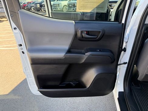 Used 2020 Toyota Tacoma SR image 10
