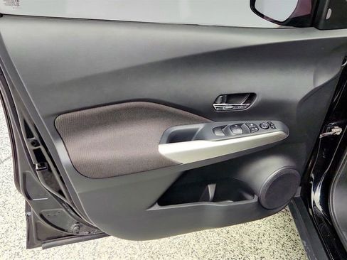 Used 2019 Nissan Kicks SV FWD image 10