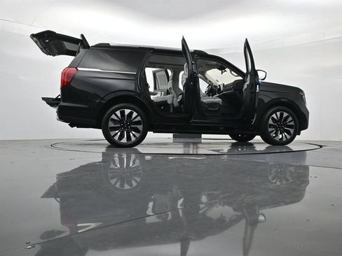 Certified 2025 Ford Expedition Platinum w/ Driver's Package AWD/4WD image 58