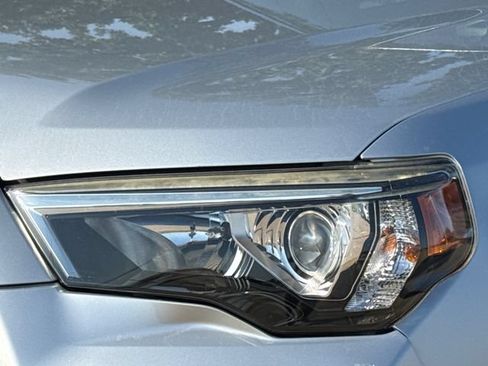 Used 2016 Toyota 4Runner Limited AWD/4WD image 4