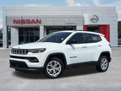 Used 2024 Jeep Compass Latitude AWD/4WD image 1