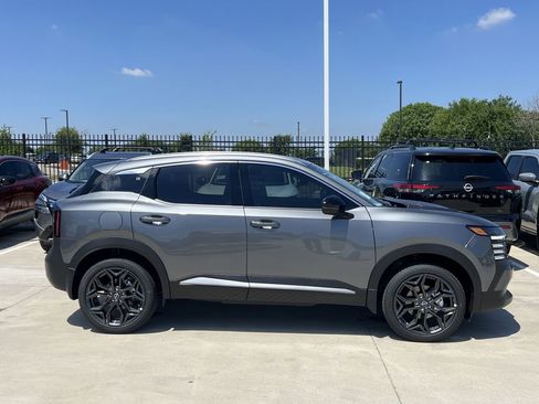 New 2026 Nissan Kicks SR AWD/4WD image 3