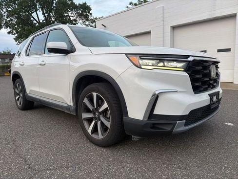 Used 2024 Honda Pilot Touring image 3