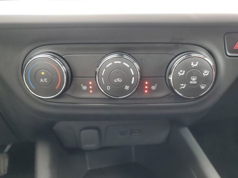 Used 2024 Chevrolet Trax RS w/ Driver Confidence Package FWD image 19