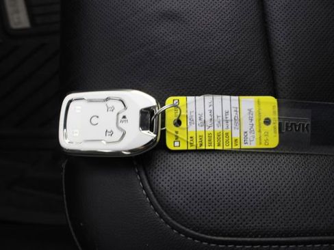 Used 2017 GMC Yukon XL SLT w/ Enhanced Security Package image 7