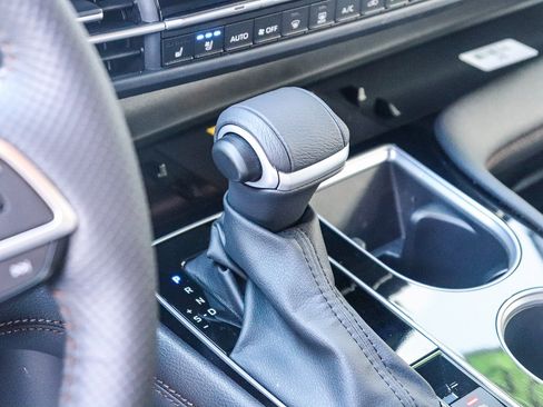 Used 2025 Toyota Sienna Platinum image 22