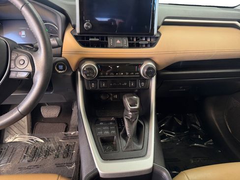 Used 2023 Toyota RAV4 XLE Premium image 11