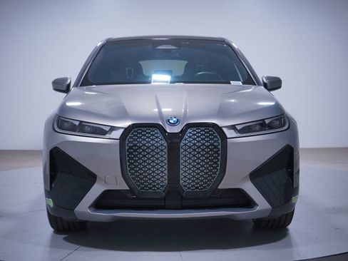 Used 2023 BMW iX xDrive50 w/ Sport Package image 4