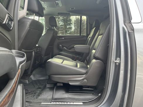 Used 2018 Chevrolet Suburban LT image 9