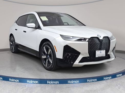 Used 2024 BMW iX xDrive50 w/ Premium Package AWD/4WD image 3