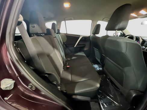 Used 2018 Toyota RAV4 LE FWD image 18