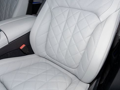 New 2026 BMW X5 xDrive40i w/ Climate Comfort Package image 18