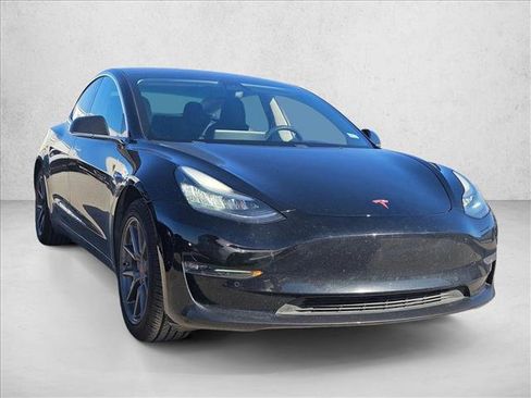 Used 2018 Tesla Model 3 Mid Range image 2