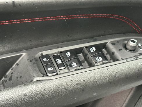 Used 2024 Jeep Compass Trailhawk image 11