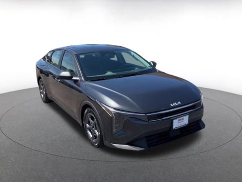 Used 2025 Kia K4 FWD image 2