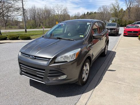 Used 2016 Ford Escape SE w/ SE Cold Weather Package AWD/4WD image 3