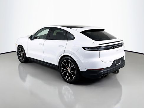 Certified 2025 Porsche Cayenne S image 3