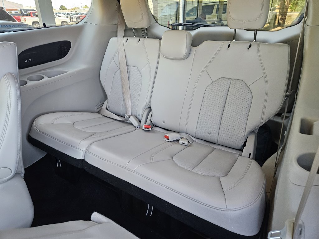 Used 2021 Chrysler Pacifica Touring-L FWD image 20