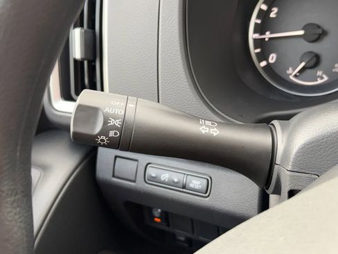 Used 2025 Nissan Frontier SV image 15