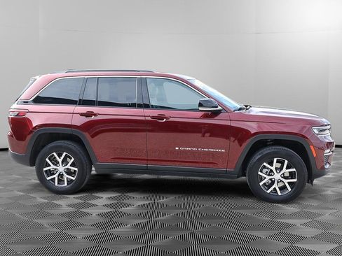Used 2025 Jeep Grand Cherokee Limited w/ Trailer Tow Package AWD/4WD image 8