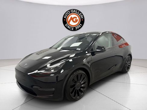 Used 2023 Tesla Model Y Performance image 3