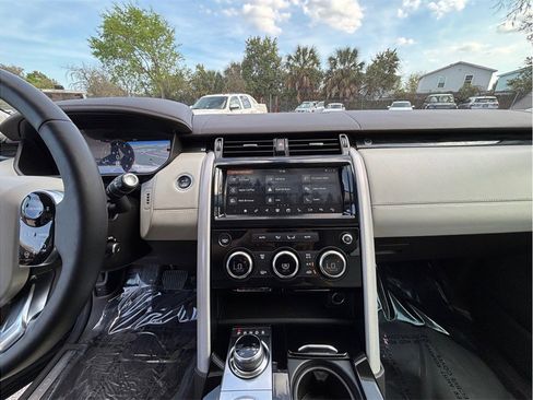 Used 2019 Land Rover Discovery HSE Luxury image 11