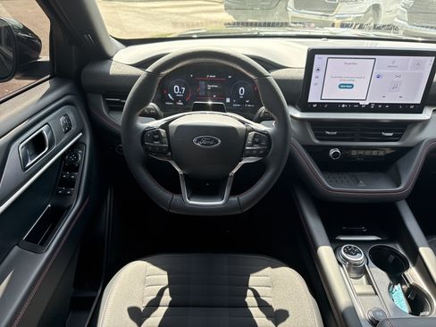 Used 2025 Ford Explorer ST-Line w/ Premium Package RWD image 24