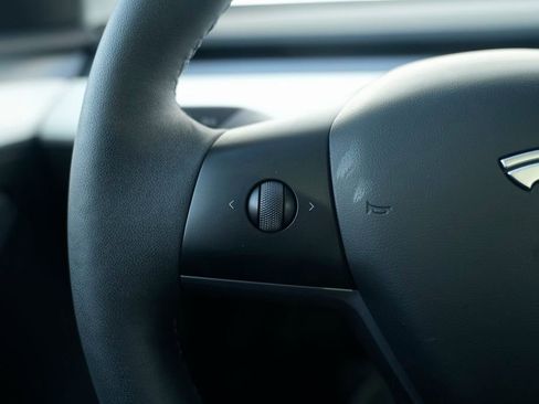 Used 2023 Tesla Model Y 2WD image 41