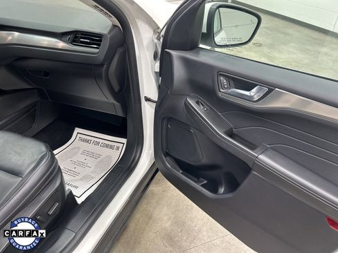 Used 2022 Ford Escape Titanium image 40