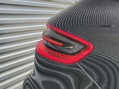 Certified 2018 Porsche Macan AWD/4WD image 16