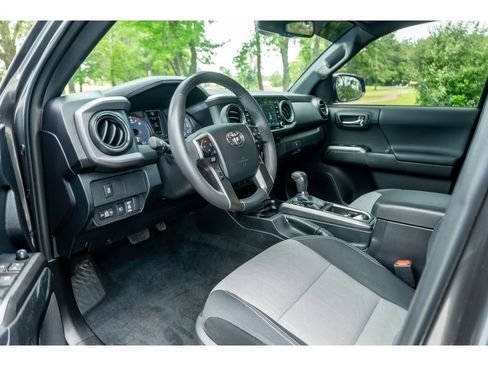 Used 2023 Toyota Tacoma TRD Off-Road w/ Technology Package AWD/4WD image 10
