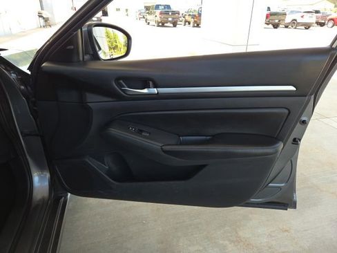 Used 2022 Nissan Altima 2.5 SV FWD image 34